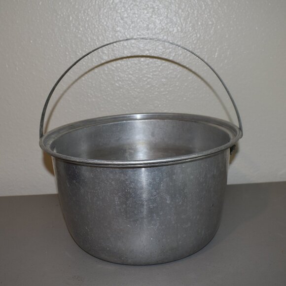 Vintage Mirro Aluminum Pot with Handle - Picture 2 of 4